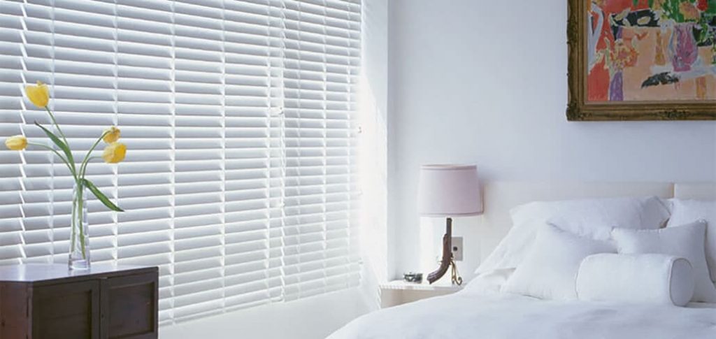 White Venetian Blind 1030x488 pichi